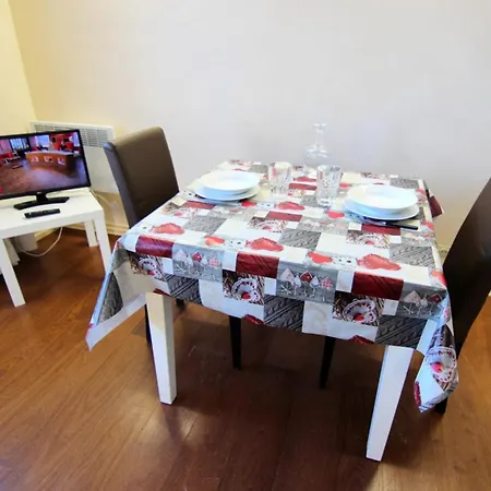 Joker - Pour 2 Personnes Expose Sud Entree De Station Mae-7810